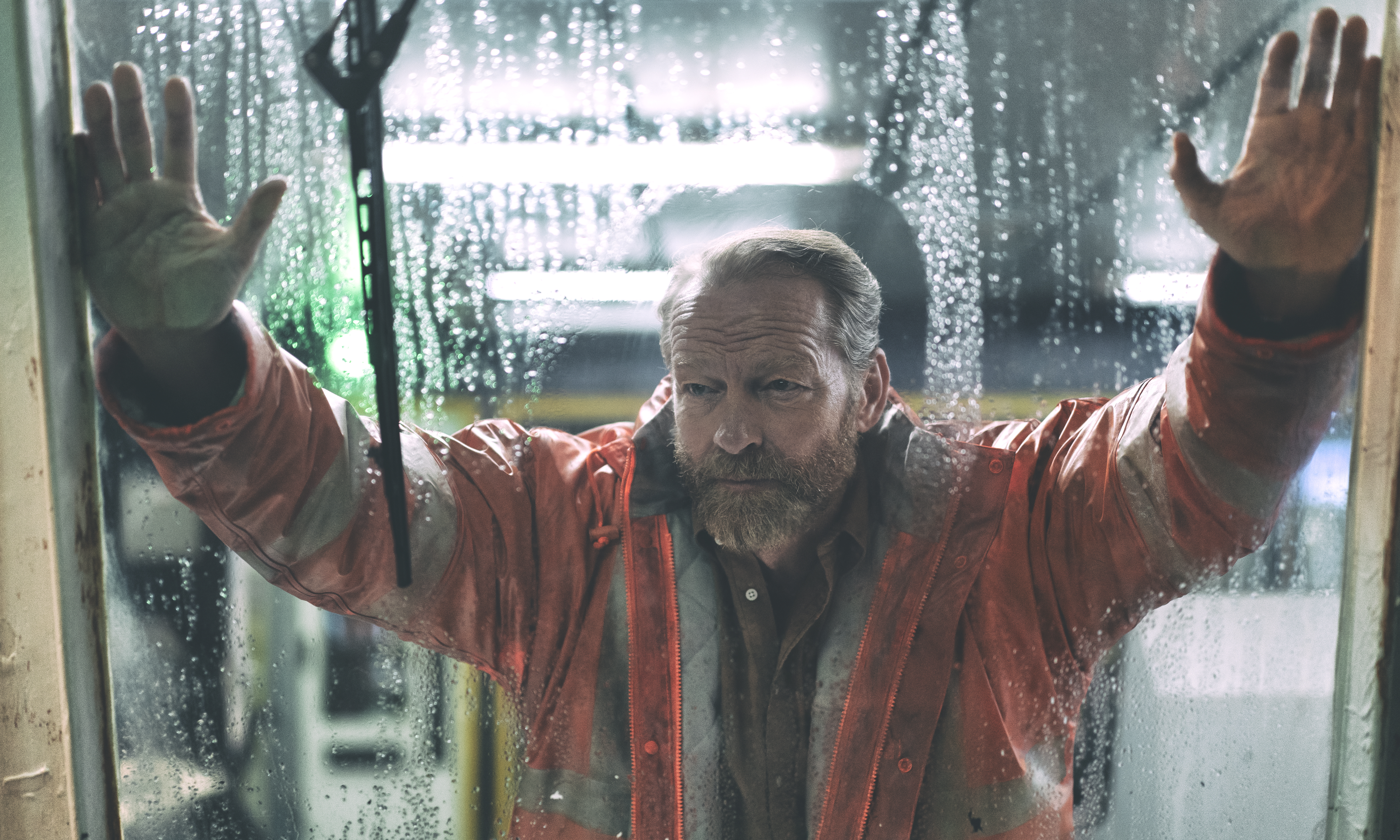 Iain Glen As Magnus Macmillan 2